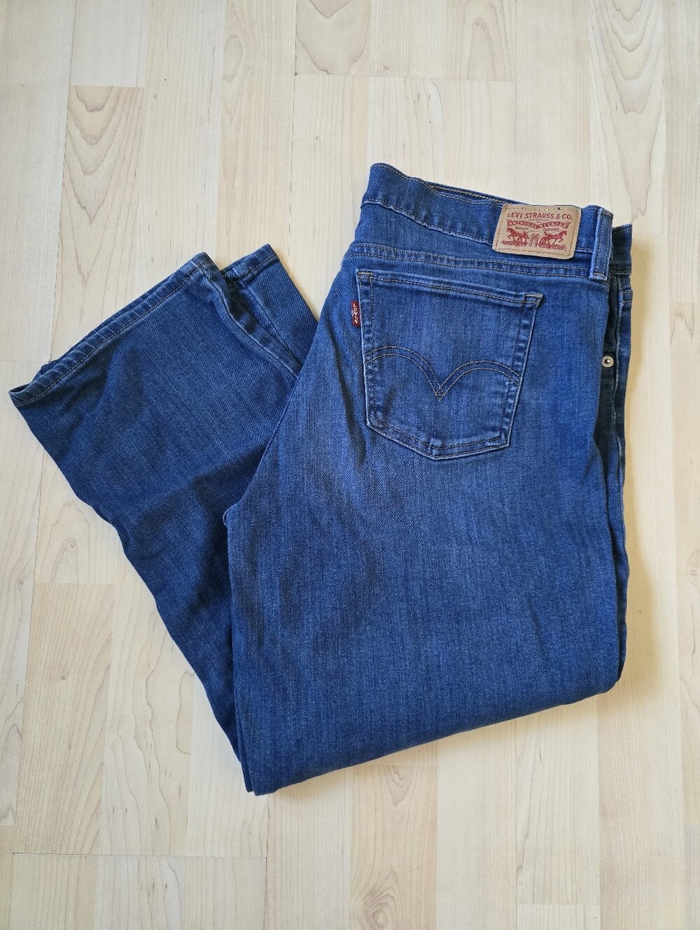Levis Cropped Jeans Size 31